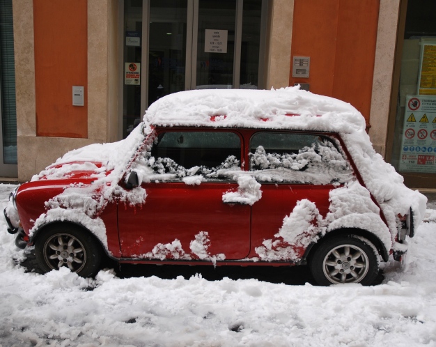 Roma - Mini rossa in via del Tritone (2012)